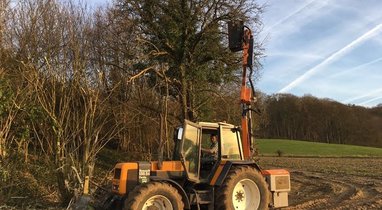 Rental Renault 155-54 Beauquesne Brushcutter €395