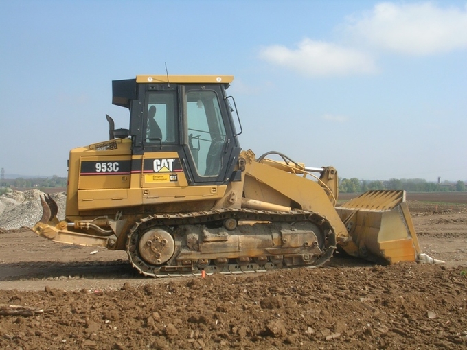 Rental loader Caterpillar 953C €120