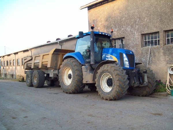 Tracteur-benne 18t, Sainghin-En-Weppes 424 €